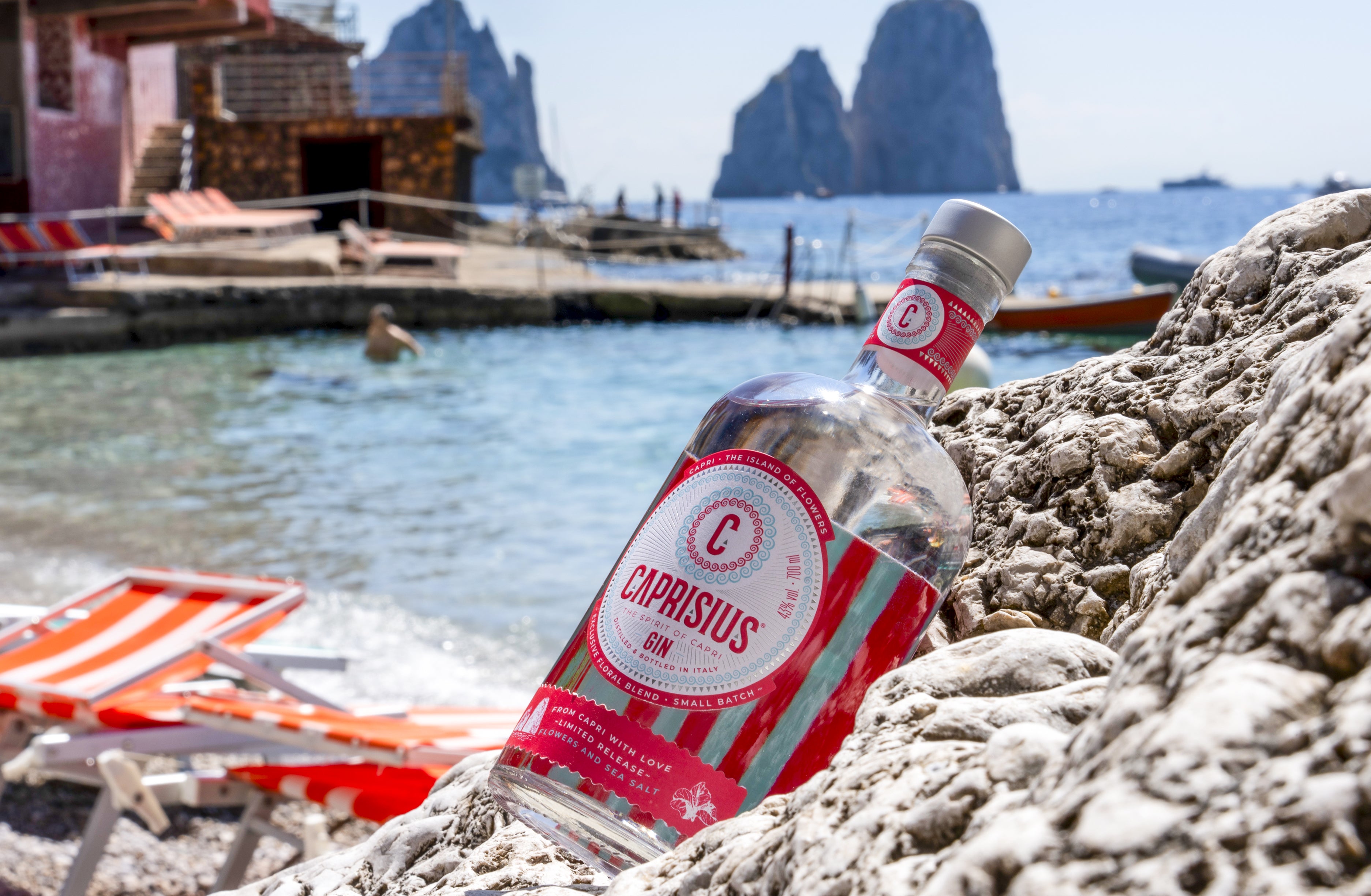Caprisius gin Flower,Caprisius gin,gin artigianale italiano,gin ispirato a Capri,botaniche mediterranee,gin campano,gin ispirato ai Faraglioni di Capri, gin italiano,fiori di Capri, gin bouganvillee,dry gin