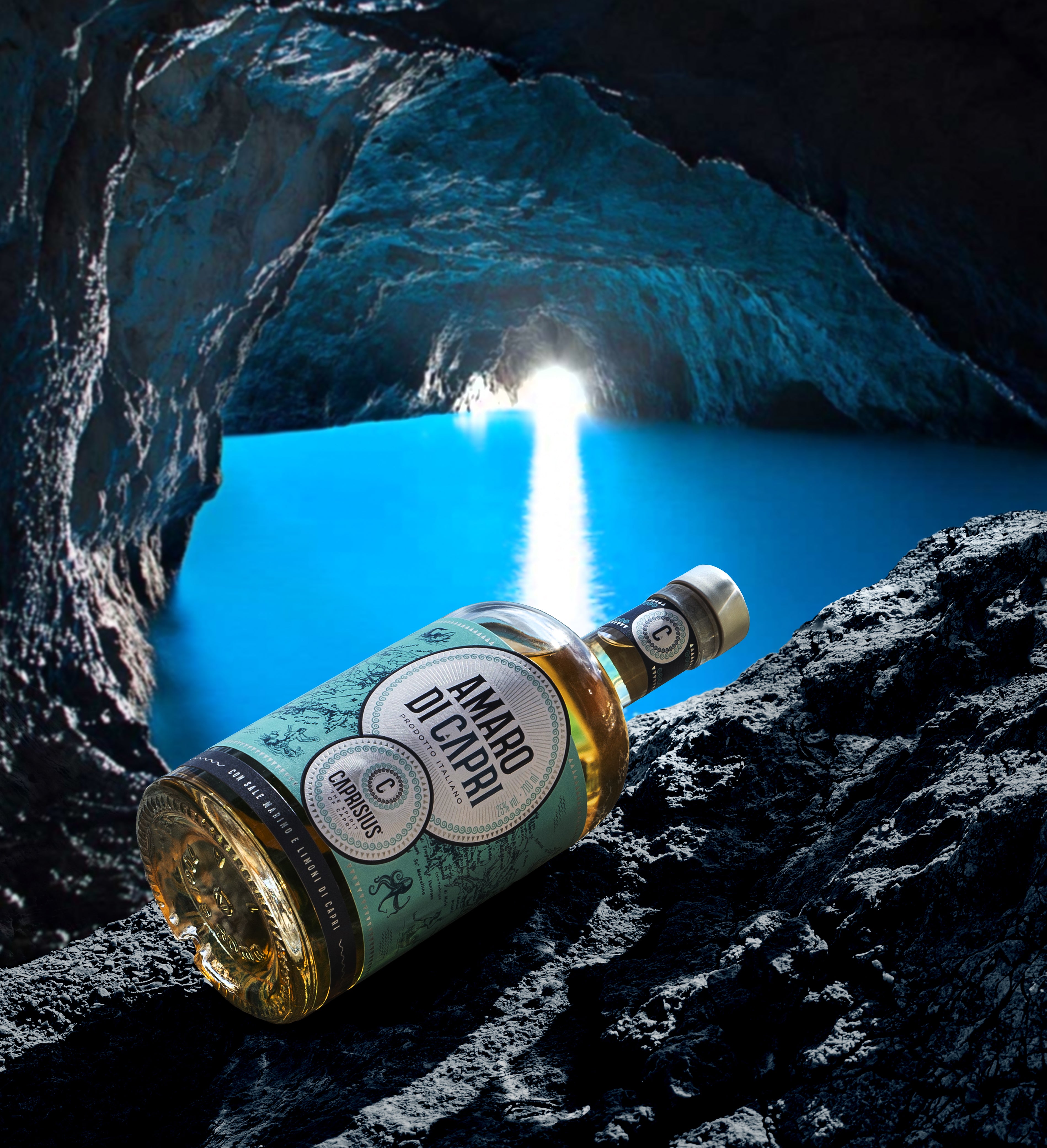 amaro di capri,Caprisius gin,Amaro artigianale italiano,amaro ispirato a Capri,amaro botaniche mediterranee,Amaro campano,Amaro Faraglioni di Capri,amaro italiano